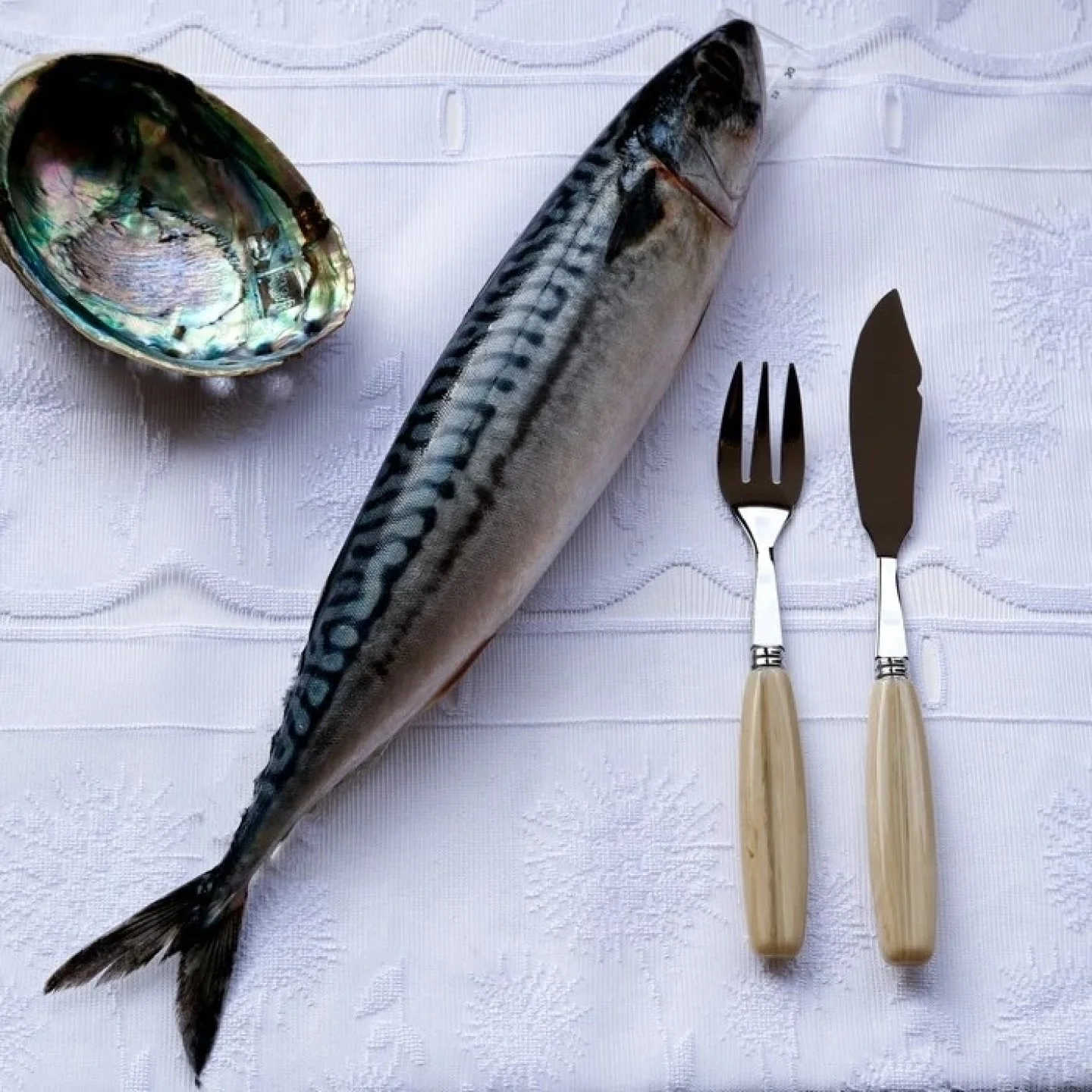 A touch of elegance for your table🍴🐟

Serve fresh seafood with the refined style of Sabre Paris cutlery &mdash; from their fish sets to the finest dining pieces, every detail counts.

Visit our website to explore the collection.

#sabreparis #elega