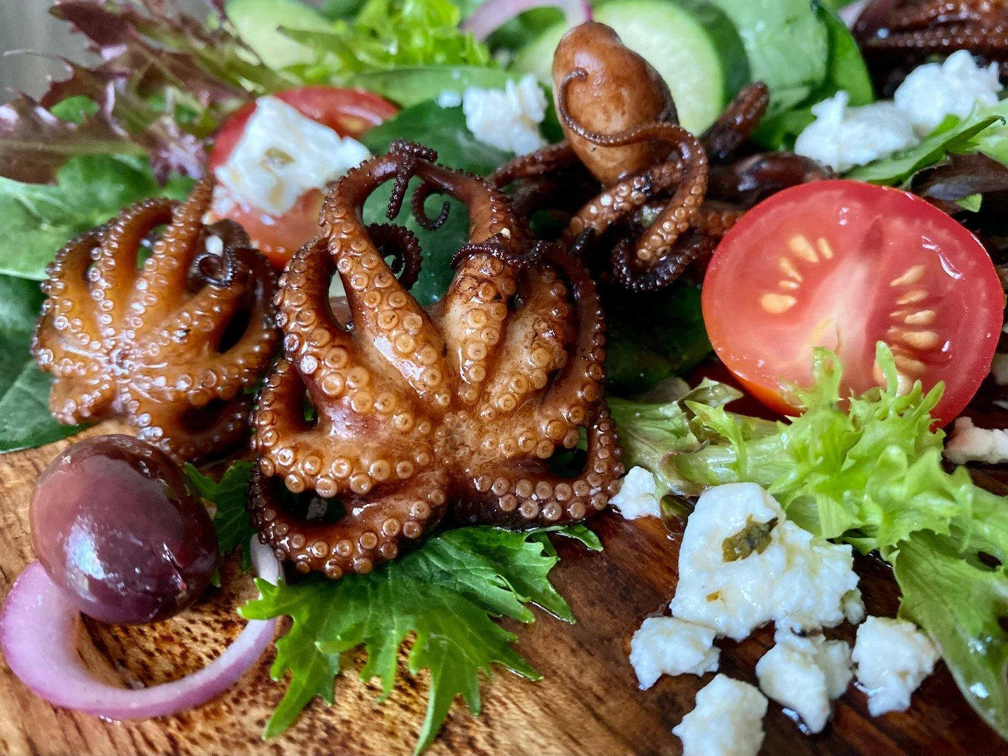 This week's menu has got you covered on Uber Eats and is ready for all kinds of weather🌦️

Choose from comforting seafood chowder, fresh and zesty octopus salad, creamy prawn pasta salad or a hot salmon roll that really hits the spot.

🛵 delivery o