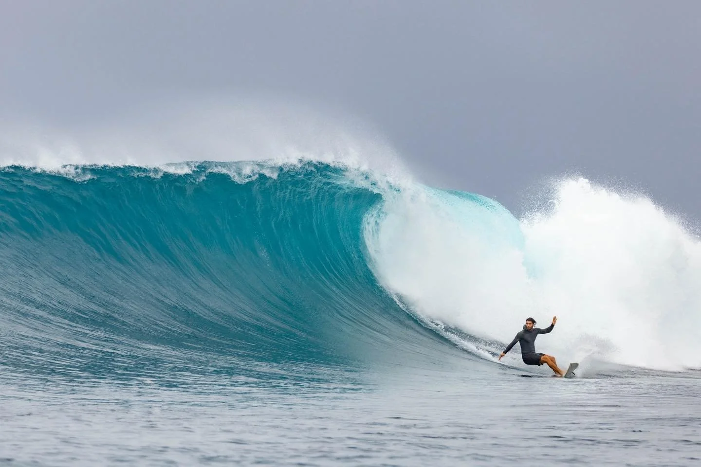 Bottom turning my absolute heart out and living on a boat with the most amazing bunch of humans this time last year.

Thanks for facilitating such an incredible experience @oceanmountainexplorers

Riding @cord_surfboards and wearing @srface 

Photos 