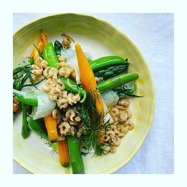 All that Spring offers, a patient meditation on blanching and refreshing, tossed in herbs and covered in warm potted shrimp - sweet, salty and mighty fine 
#pottedshrimp #spring #eattheseasons #asparagus #sugarsnappeas #kohlrabi #springcarrots
