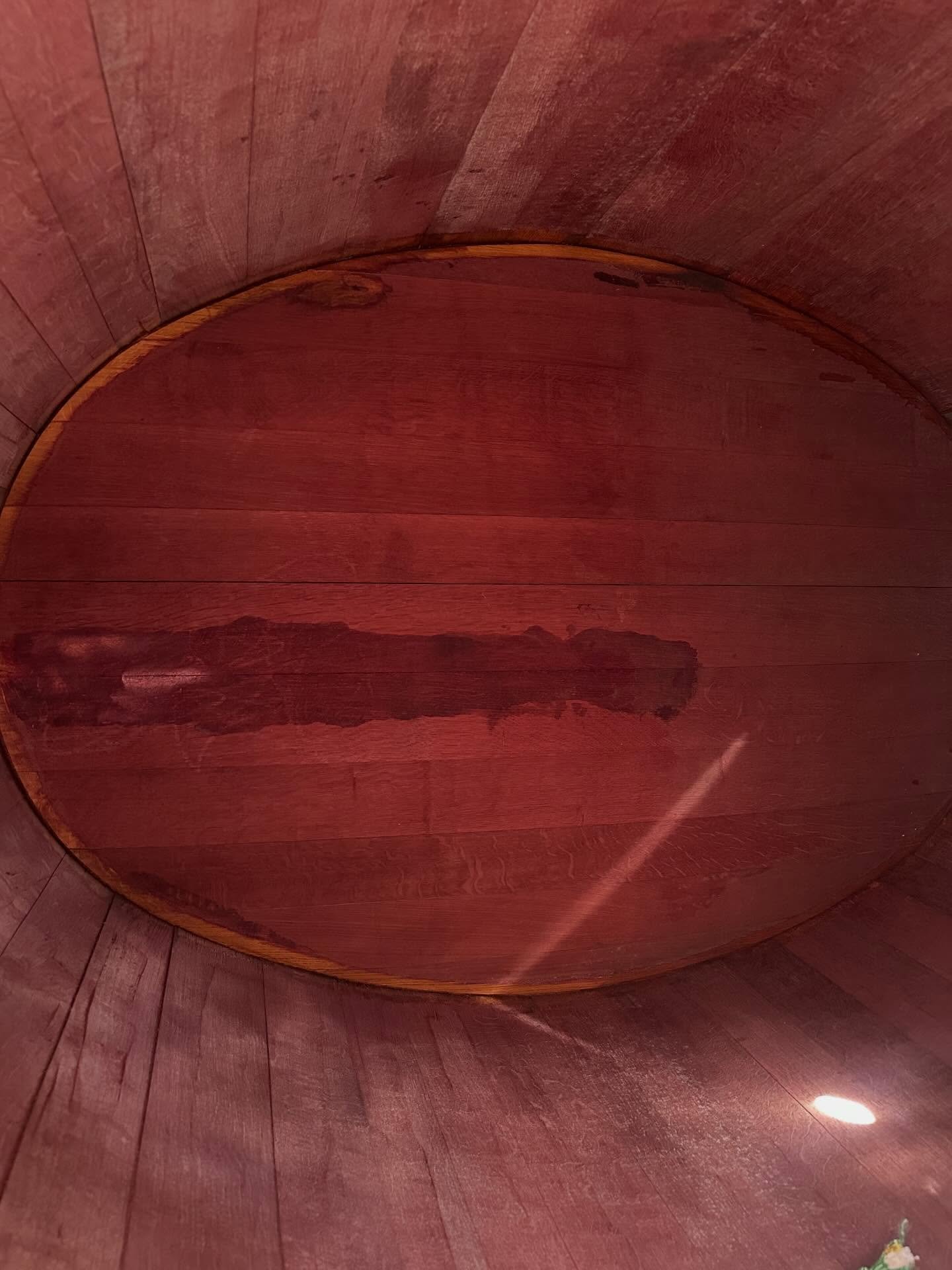 When it&rsquo;s too far to get the wine in the basement - we install it in the living room ! 

Two tons of an old barrel now used as interior art at La Fest ! 

Thanks boys ! It was quite a journey 👍👏👏💪