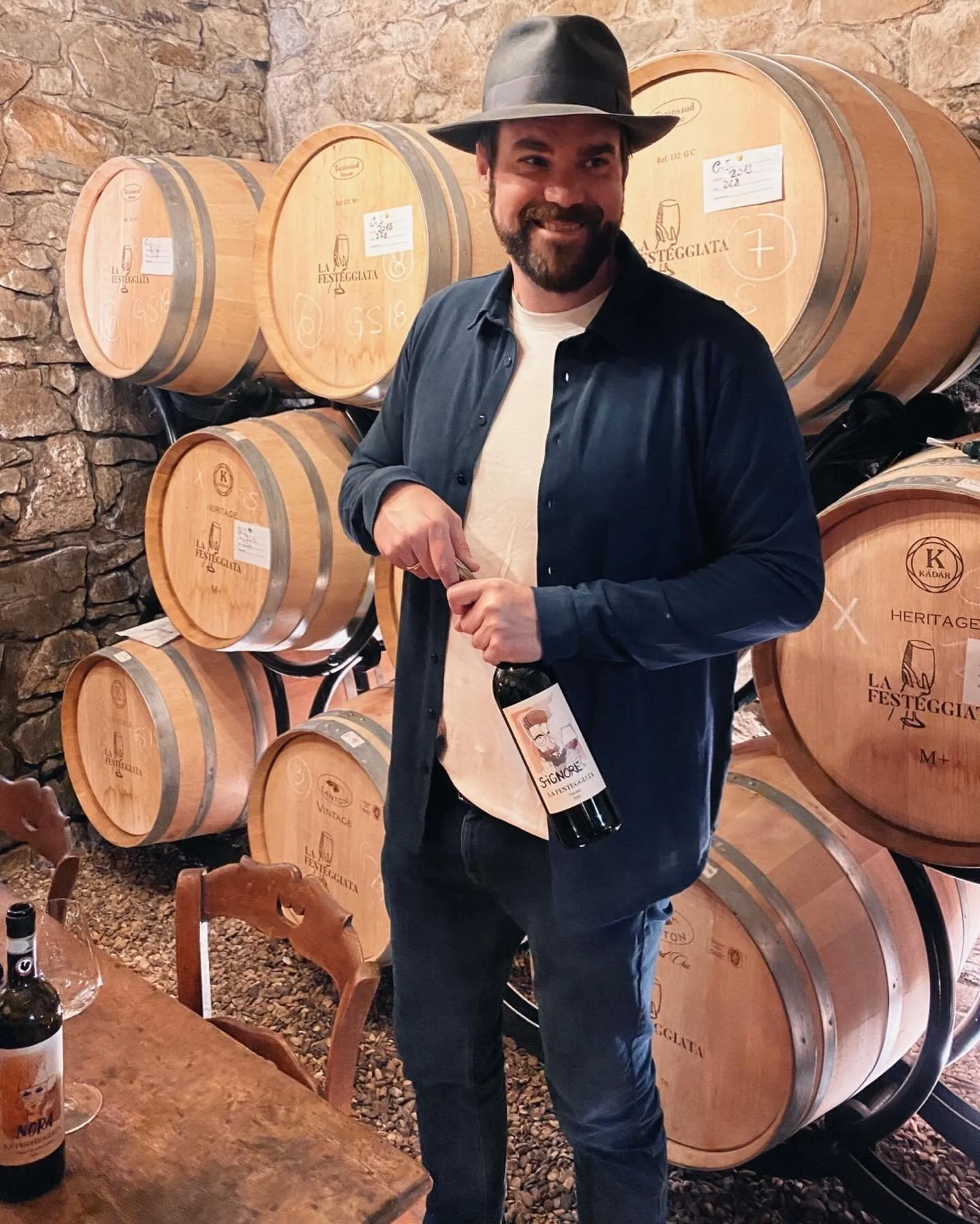 40 years ! Not the bottle, but the man behind it, or in it 😋
Congratulations to my man - my Signore 🍷
May we share more wine and wine moments together ❤️