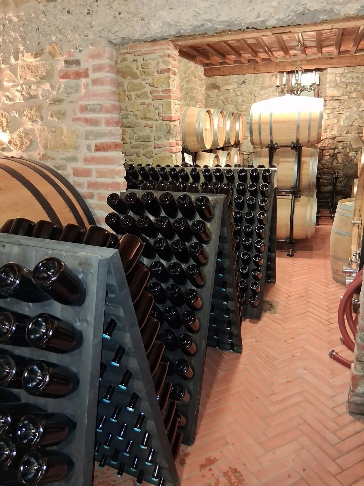 Riddeling in process.
We are making Spumante on the traditional method- the champagne method. With second fermentation in bottle. 💪

The Pink Juu-So Fine rests one year on the lees and the Black Juu-So Fine 2 years on the lees, to become more comple