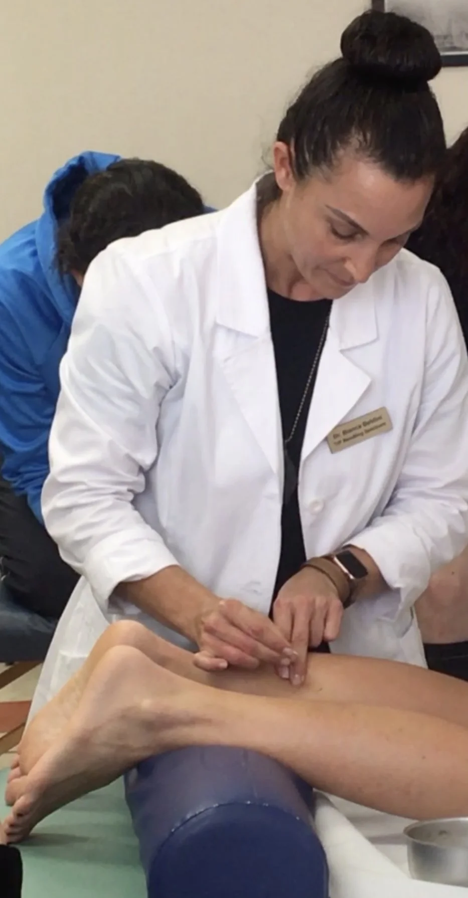 Dr. Bianca Beldini performing acupuncture treatment