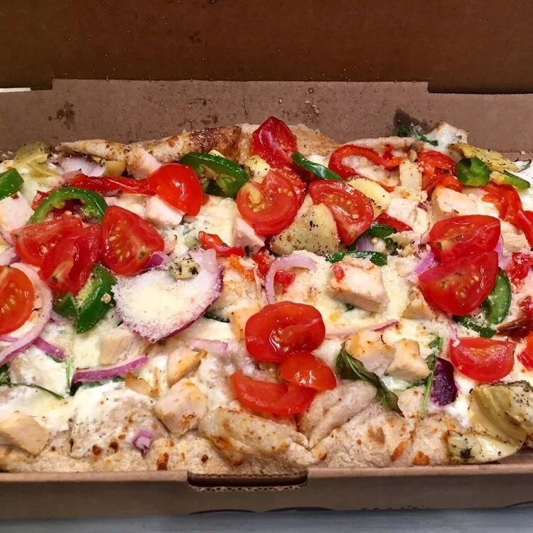 Looking for a speak-easy for a Date Night or Family Night where everyone can enjoy their own pizza? @badtomsmithbrewing has something for everyone and more....

Pepperoni, Meathead, Za-Preme, Tree Hugger, Buffalo Bill, Cadillac Ranch, Smoke &amp; Fea