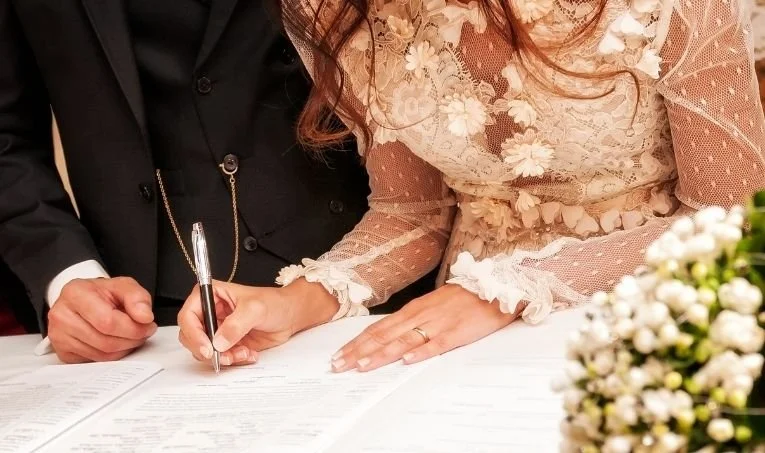 What To Add to Your Wedding Registry, According to an Expert