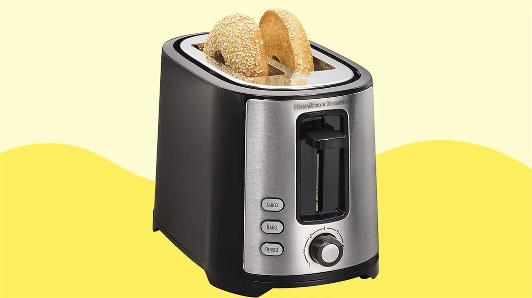 This Toaster With Over 5,000 Amazon Ratings Solves a Simple Yet Pesky Problem—and It's on Sale