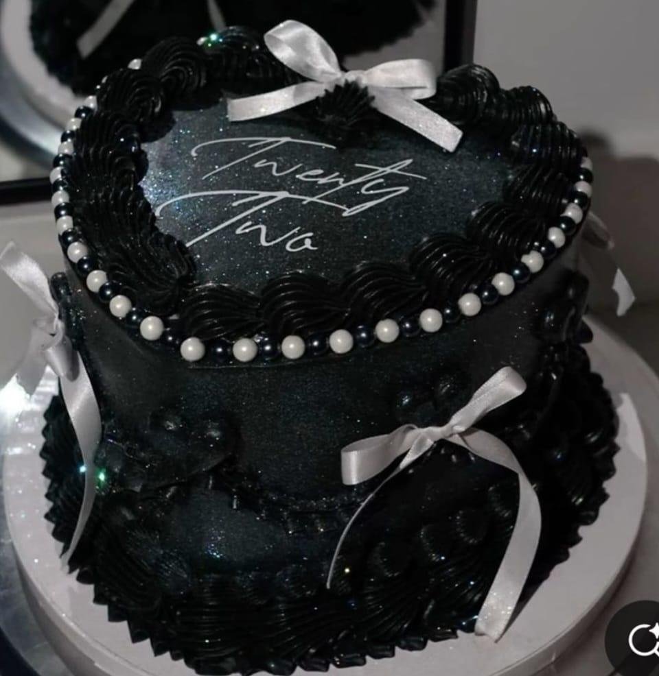 Add on to Order 8075 for 25.05.25 | Piping, Pearls and Ribbons to match the picture