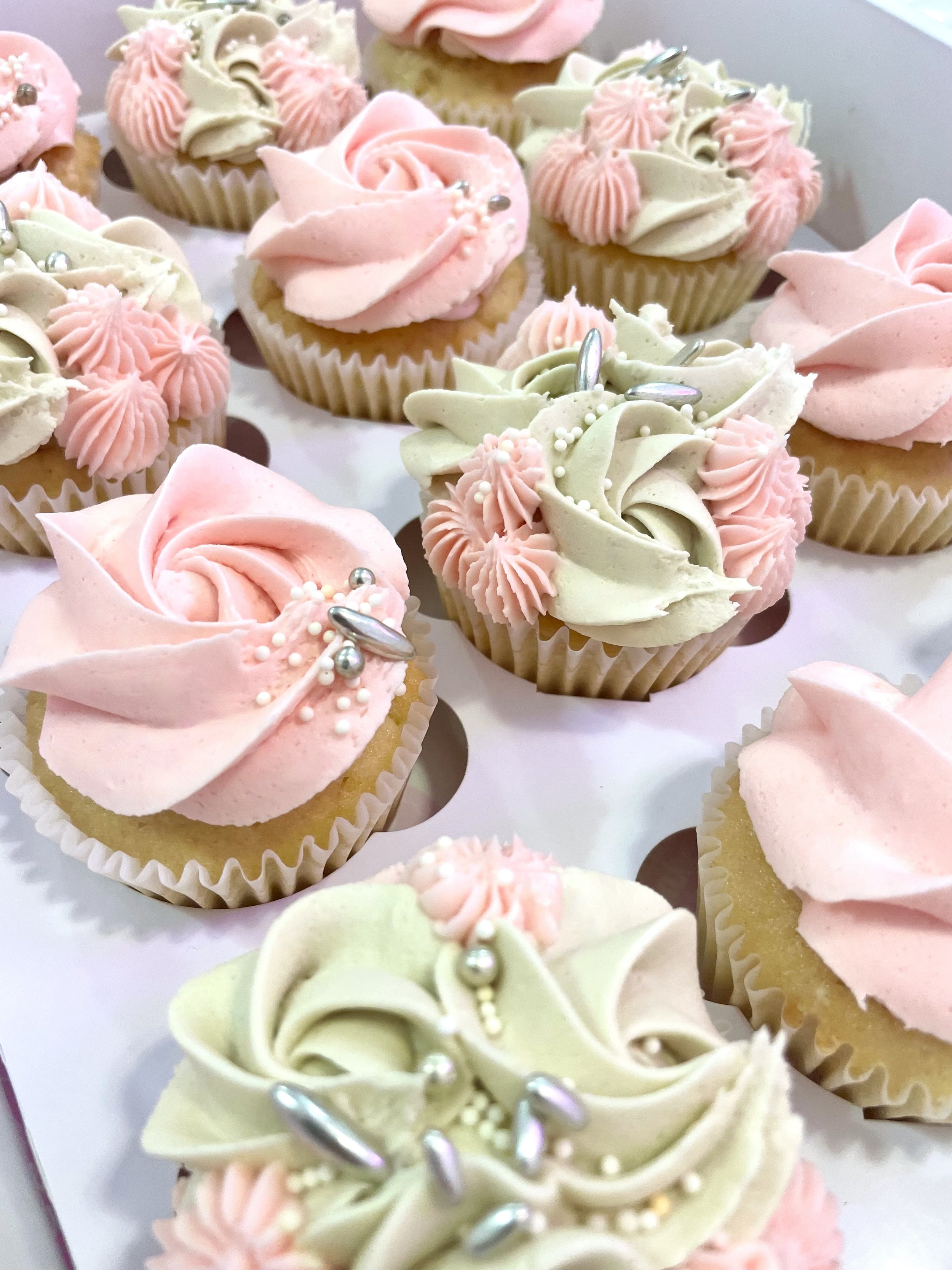 15x Pretty Buttercream Cupcakes | Green, Yellow, Neutral Buttercream | Include Baby Kearon Toppers