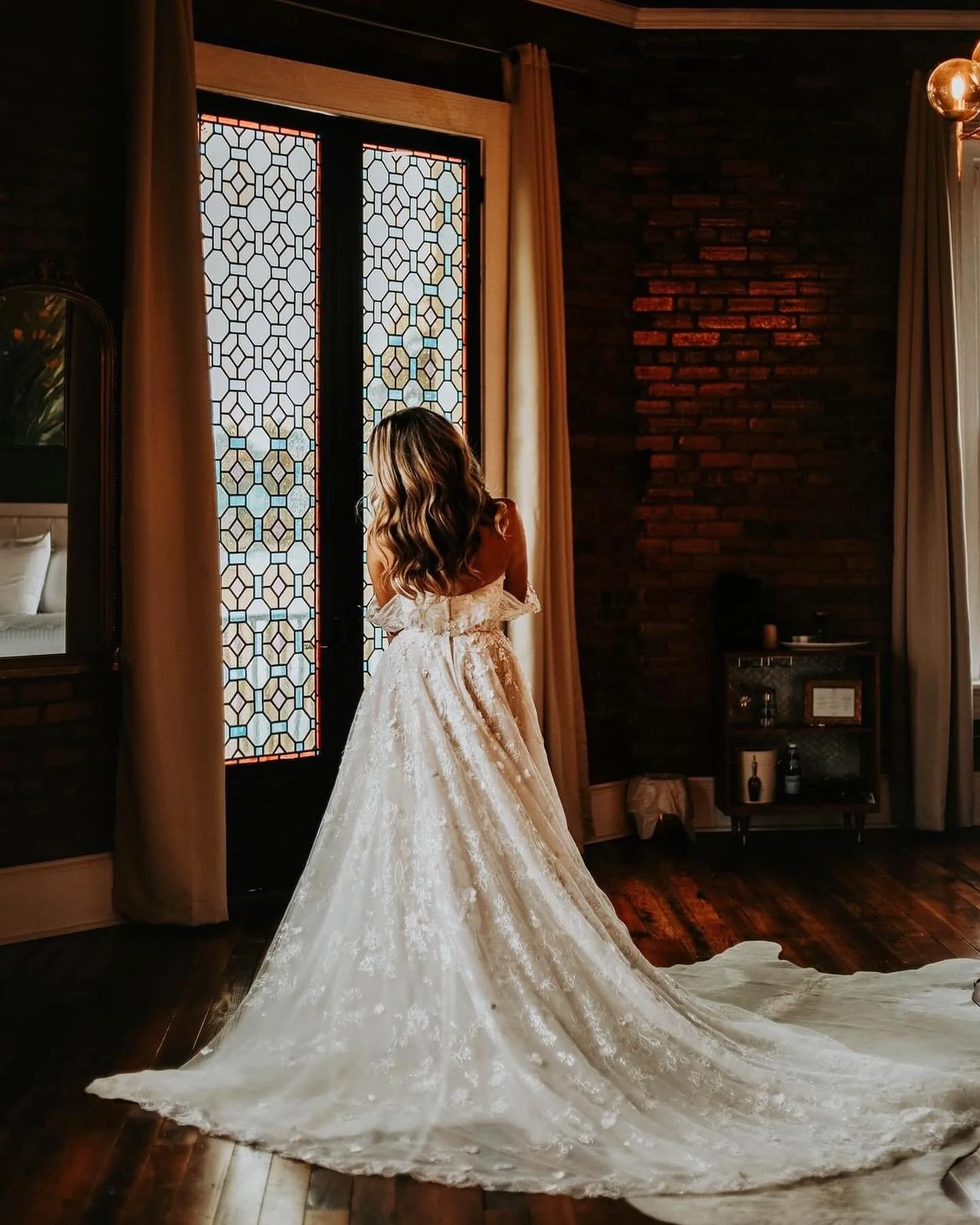 Whitney&rsquo;s beautiful bridal session shot by @ashtonsmithphotography_llc 👰🏻&zwj;♀️💍💒🤓🤍