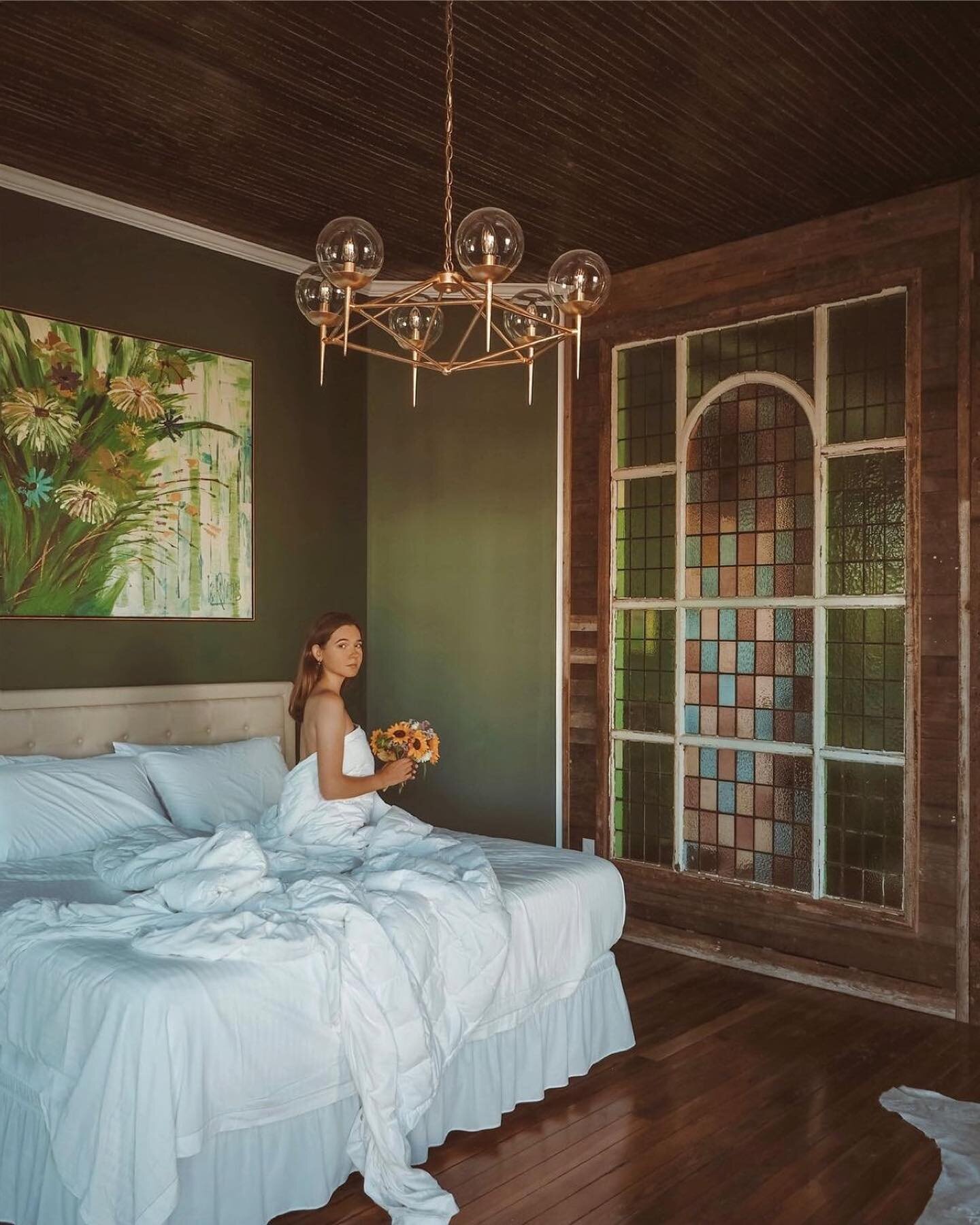 Repost from @maria_ponomaryova
&bull;
I feel like a time traveler in the heart of Bainbridge, Georgia at @thewillisparkhotel ! 

This boutique hotel, built in 1899, is the first of its kind in the region. With six uniquely styled rooms, your experien