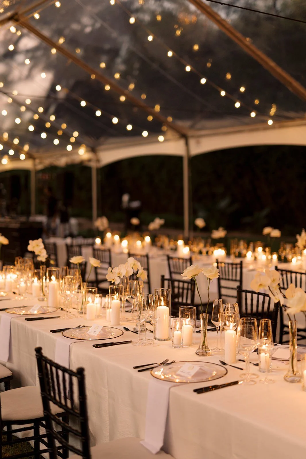 Sweetheart table decorated with elegant black and white flowers at El Mangroove.