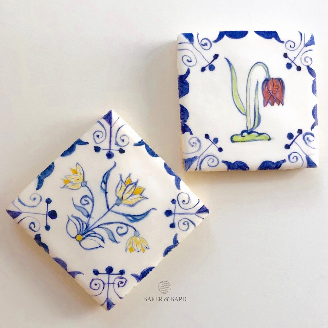 Just a couple of flowery Delft tiles to cheer up your Monday afternoon!