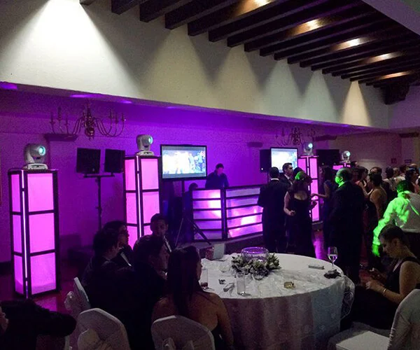 Servicio de DJ y equipo de audio