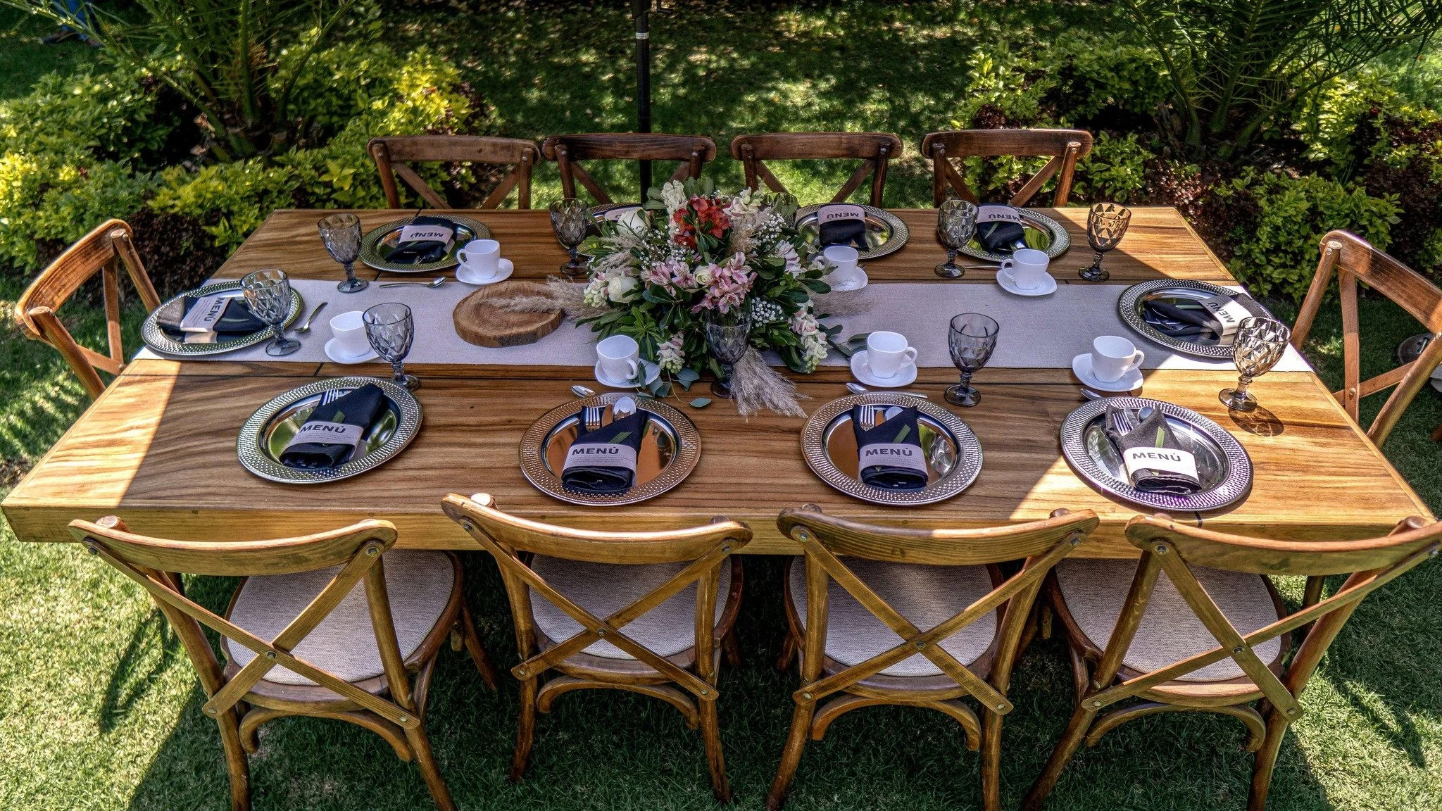 NUEVO MOBILIARIO VINTAGE PARA EVENTOS

En Banquetes AlFresco seguimos renovando nuestro mobiliario para crear montajes m&aacute;s c&aacute;lidos, elegantes y naturales.

Nuestro nuevo estilo vintage es ideal para bodas, comidas familiares, eventos en