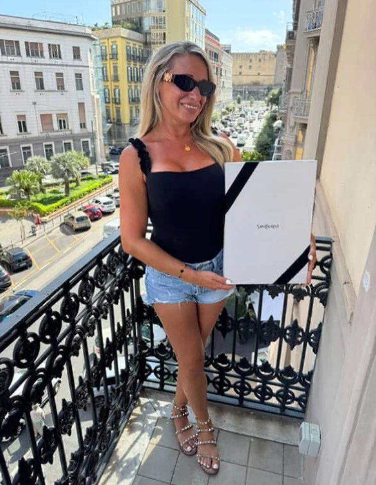 Miss Annette looking fiiiine!! 
Our lovely client enjoying an incredible trip and celebrating an amazing milestone 🥰🥰🥰 
Thank you for choosing Liv Bella for your vacation ready tan 😘😘