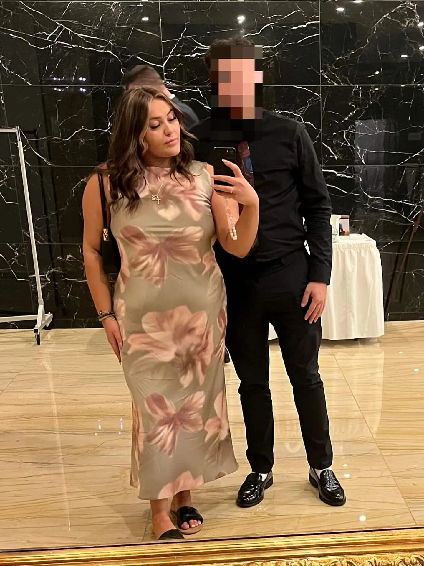 When you’re a family member/guest/wedding party hair stylist and STILL show up looking like a whole snack π
πΌ 
Thanks for choosing us to get you glowing on such a special day β¨
Come see us for your next spray tan! 
2084 Pine St in beautiful D