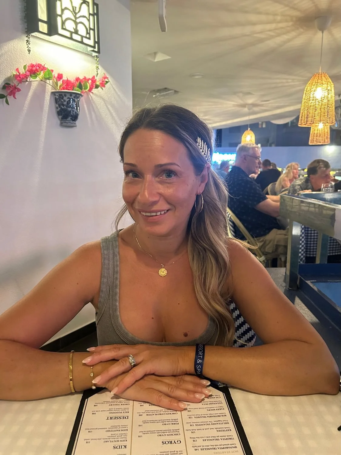 Travel tans my little love bugs 💕
They are soooo worth it! No stress no pressure and lots of SPF. Love your skin and it&rsquo;ll love you right back lovelies 
xoxo

2084 Pine St Burlington ON
livbellatanning.com