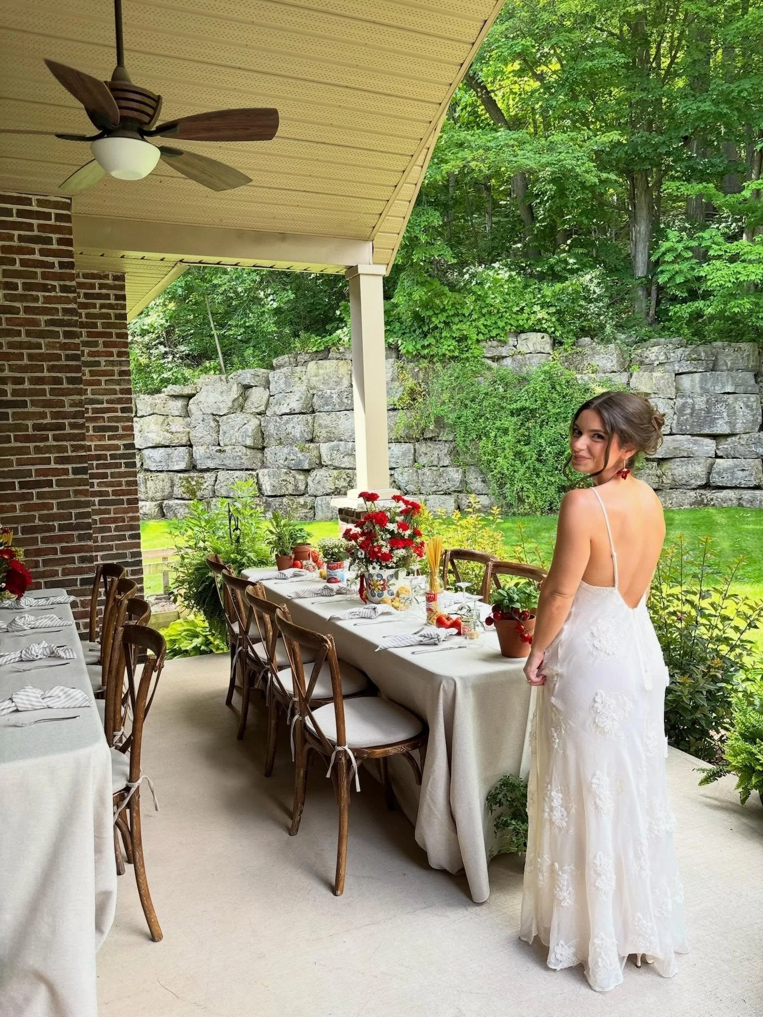 SWOOOOONING over this stunning bride!!! She requested a bridal glow to celebrate her bridal shower and she&rsquo;s wearing the heck out of this dress 🔥🔥

Brides! Take the time to have a trial bridal spray tan. It&rsquo;s so important to not leave i