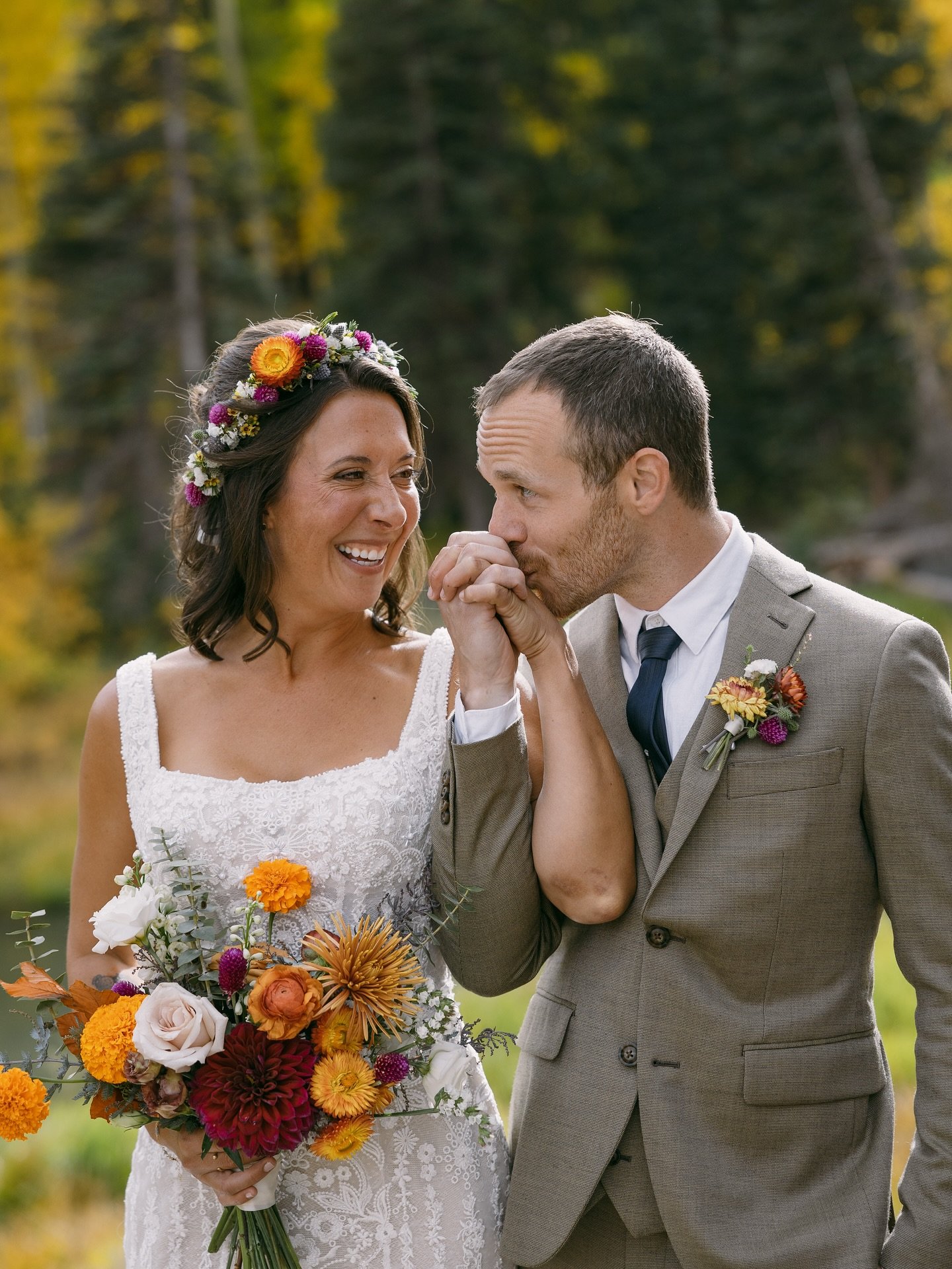 Just a couple of sneak peeks from our wedding last week! So happy I am to have married my love, partner and soulmate @thesausagelink ❤️

Many thanks to: @elisealinephoto for the wonderful photos. We love them!