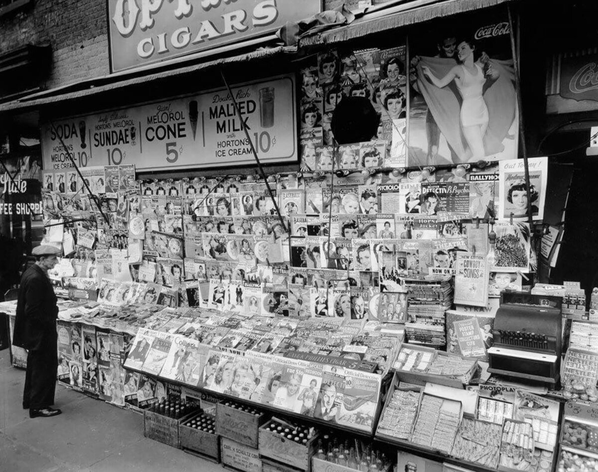 © Berenice Abbott, Newsstand, 32nd St and 3rd Ave, Manhattan, 1935