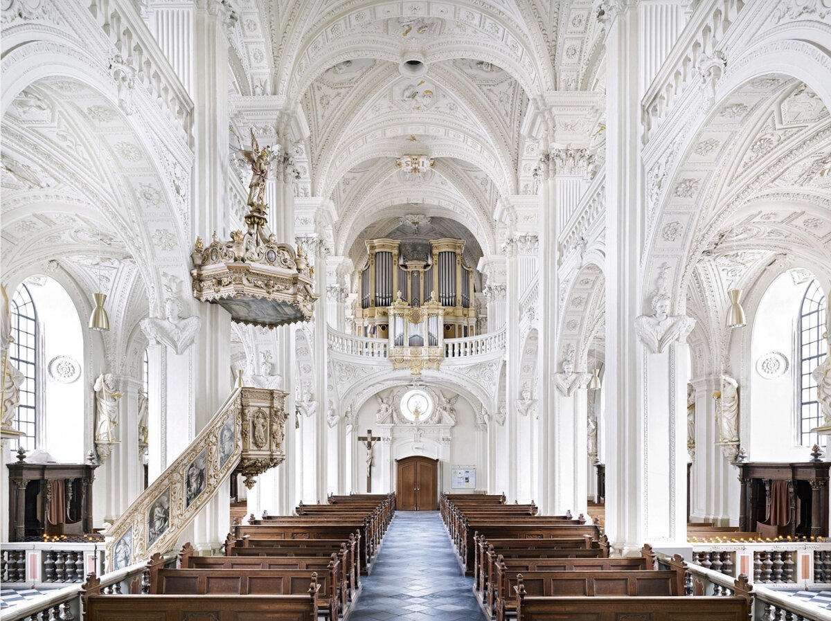 © Candida Hofer, Dominikanerkirche Sankt Andreas Dusseldorf, 2011