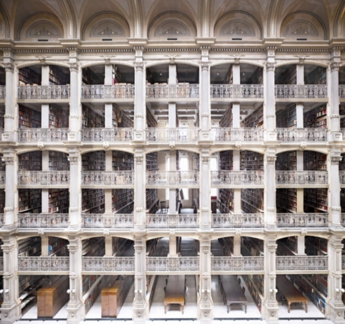 © Candida Hofer, George Peabody Library Baltimore II, 2010