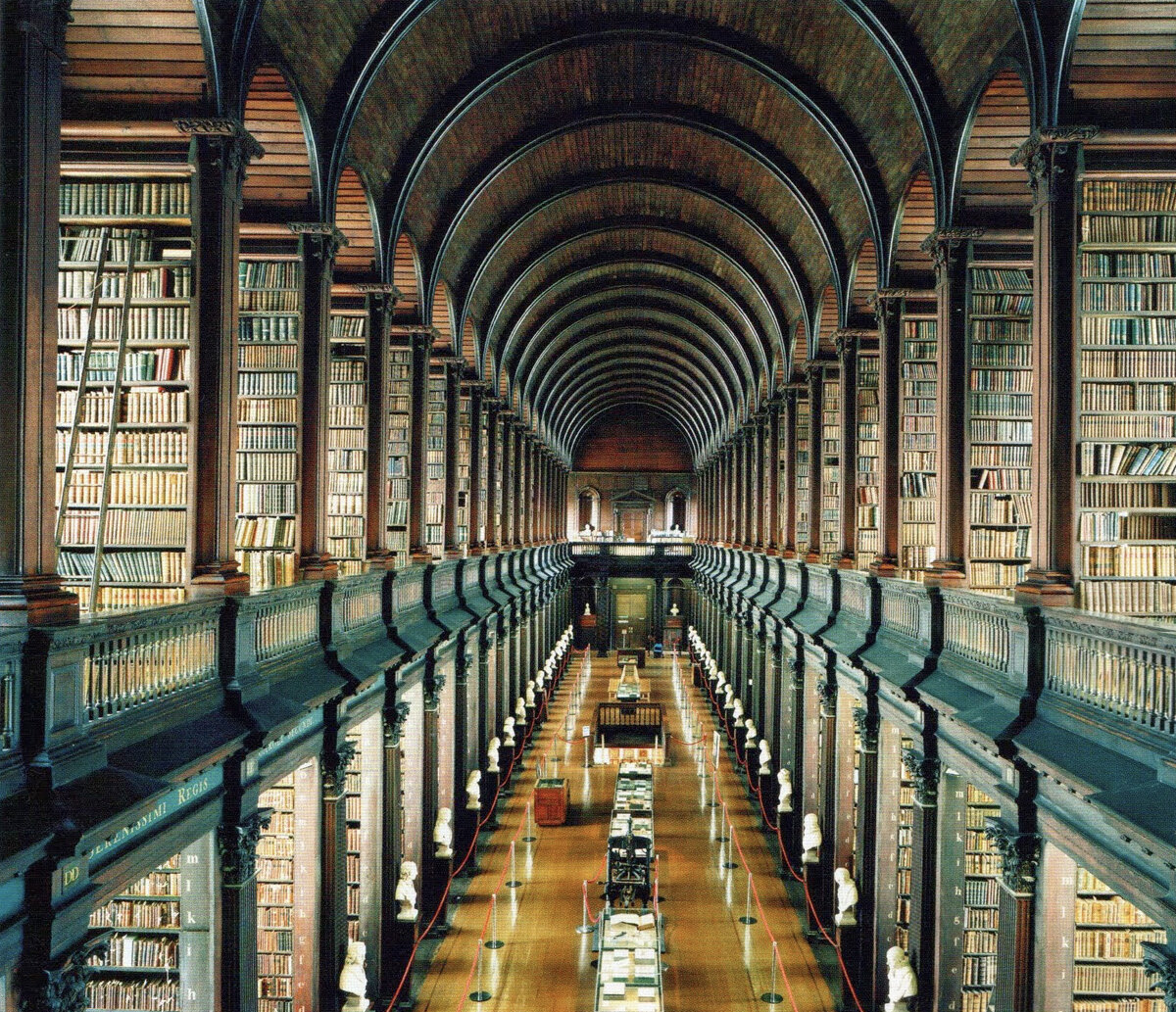 © Candida Hofer, Trinity College Library Dublin, 2004
