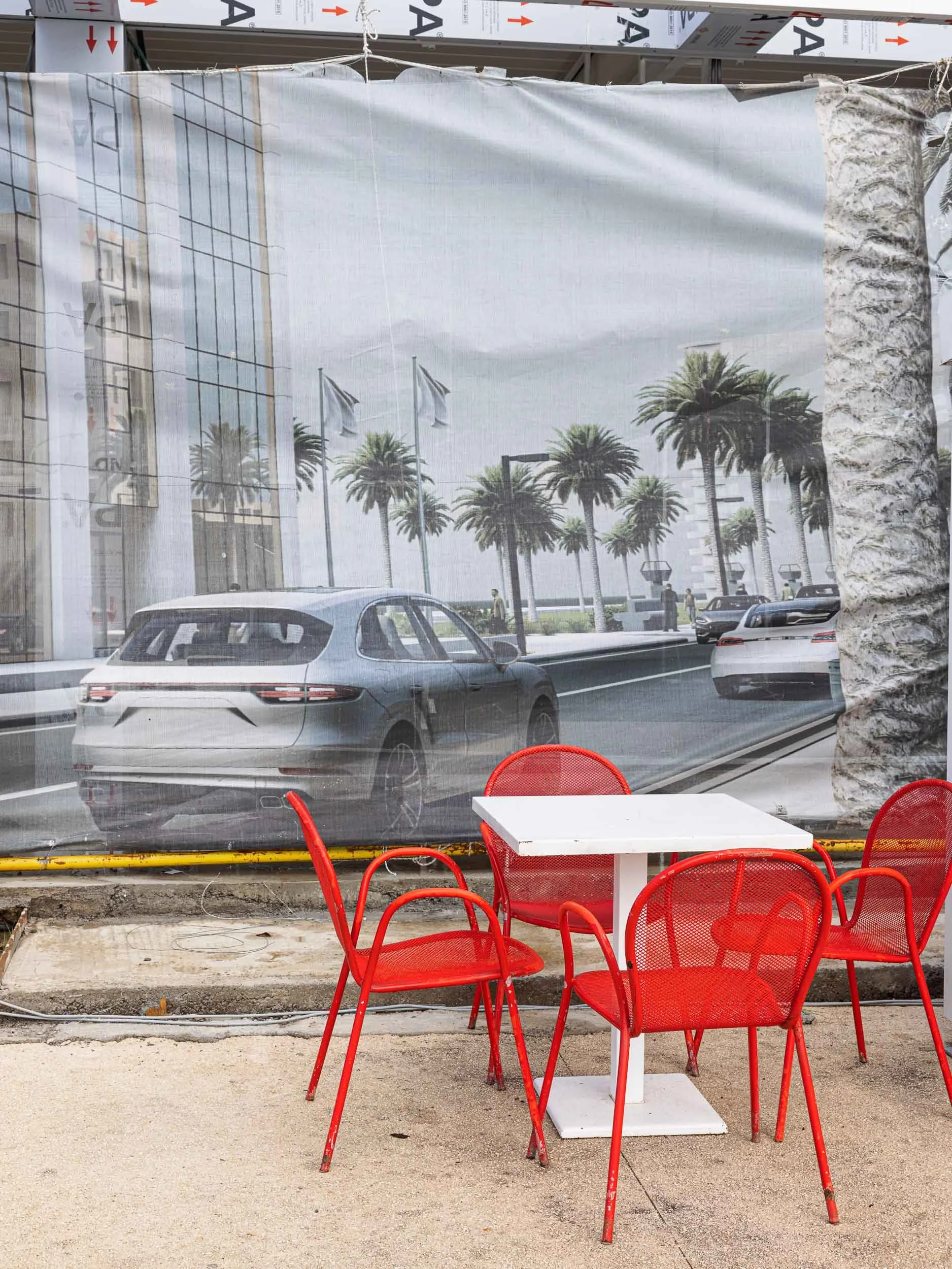 Thomas Krempke, Durres red chairs 2022
