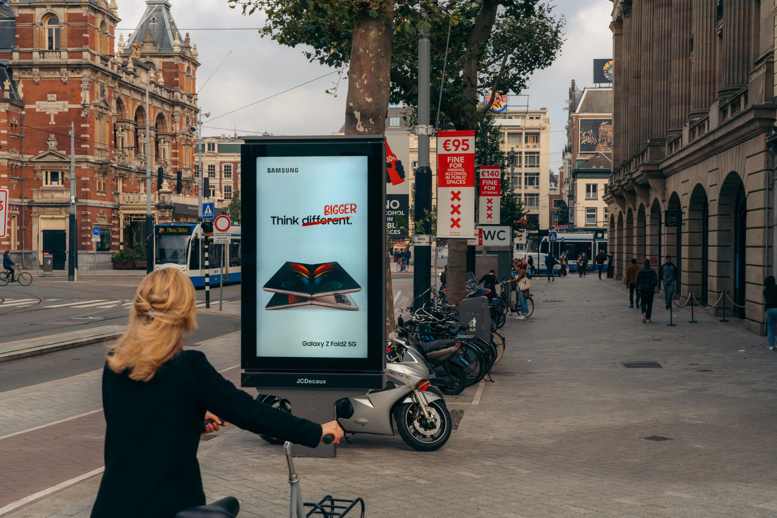 LOWRES_AMSTERDAM_SAMSUNG_DOOH-3.jpg