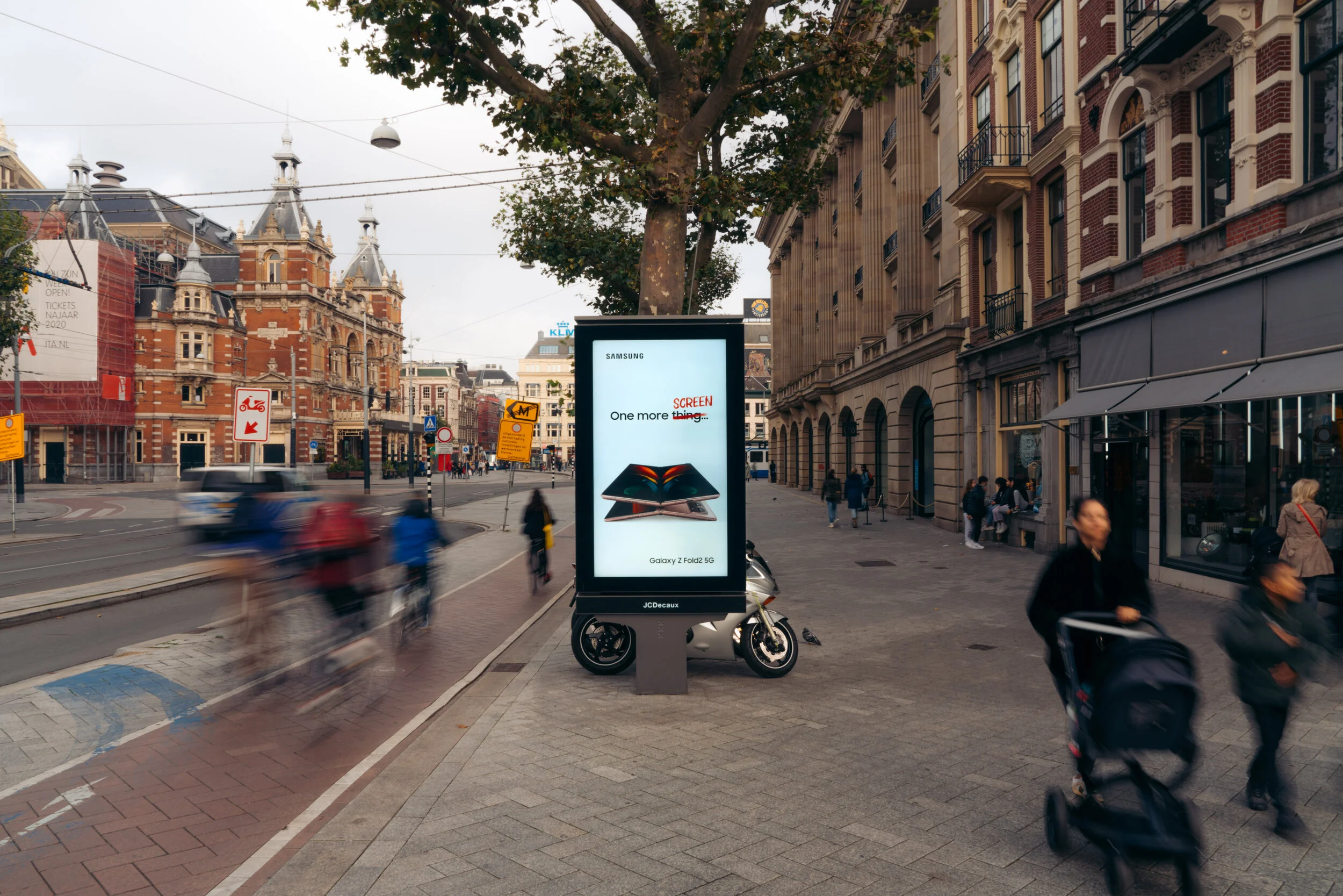 LOWRES_AMSTERDAM_SAMSUNG_DOOH-4.jpg