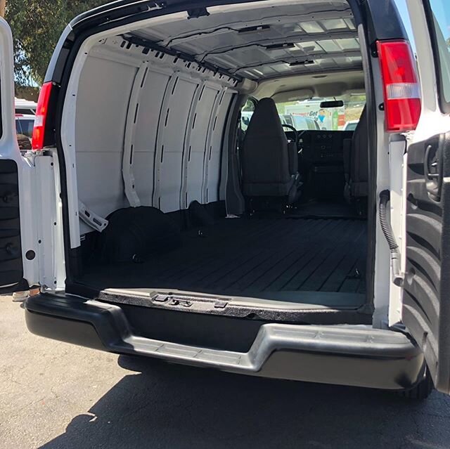 Work vans need love too 🙌🏼 🦏 
This work van got its entire floor sprayed by the one and only @rhinolinings spray on bed liner by us. What a beast 🤟🏼
-
-
-
#rhinolinings #protectivecoat #workvan #commercialconstruction #allpurpose #luxury