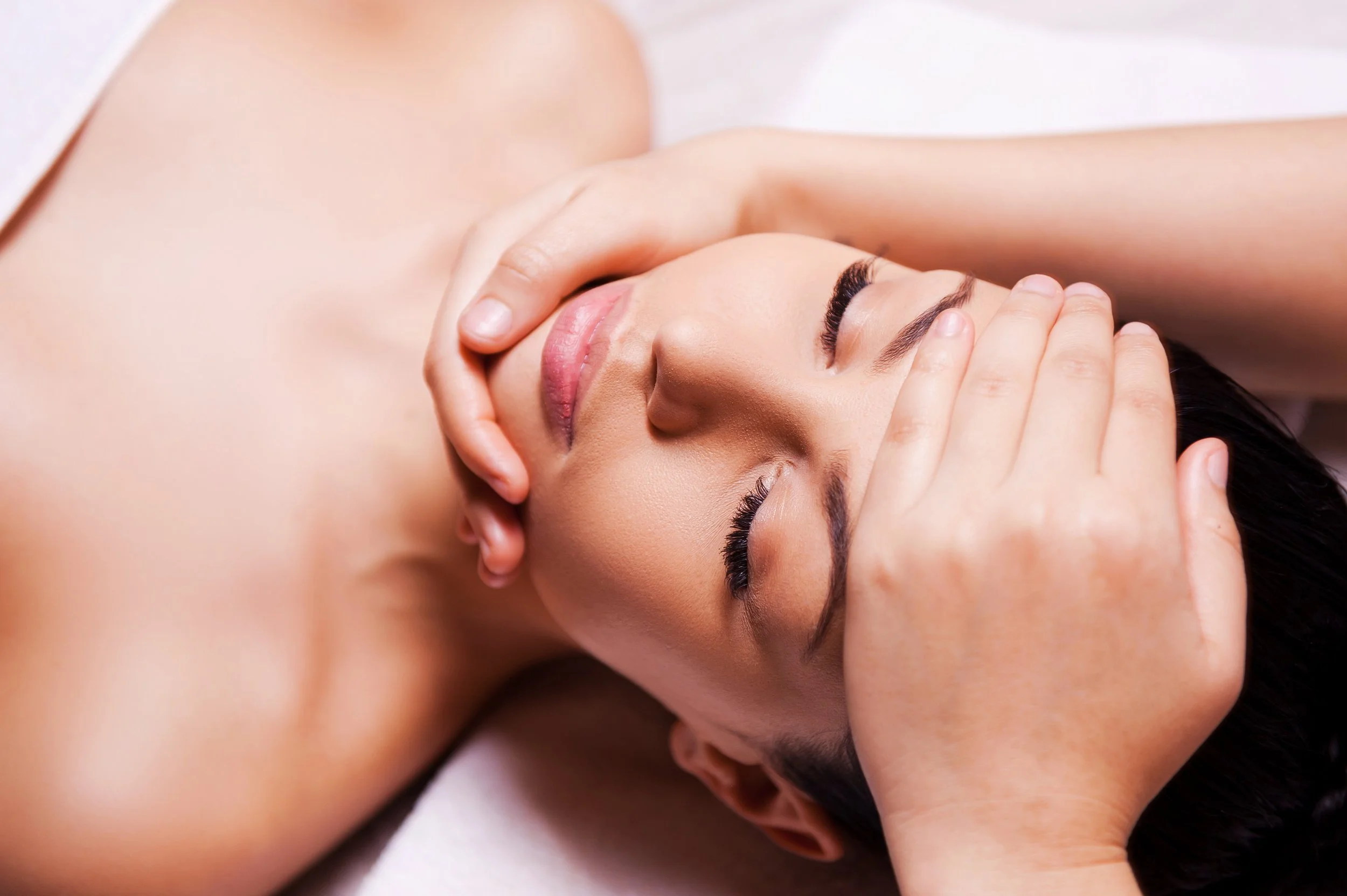The Magic of Sculptural Face Massage 