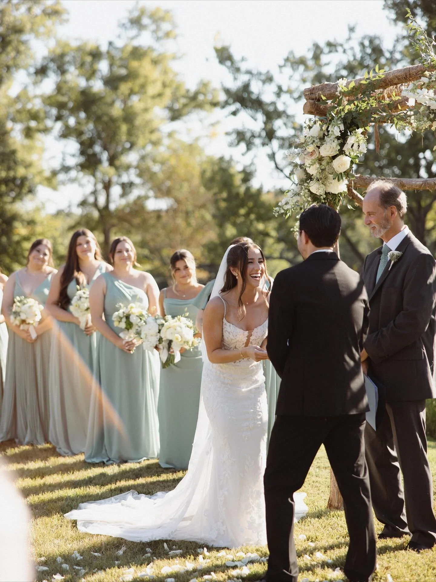 Just the most beautiful, joy filled day! It was such a pleasure Leah and Ryan π€
@eventswithoutahitch 
@ericaserranophoto 
@marigold_floraldesign 
@northcornerhaven 
@northcornerhavenweddings