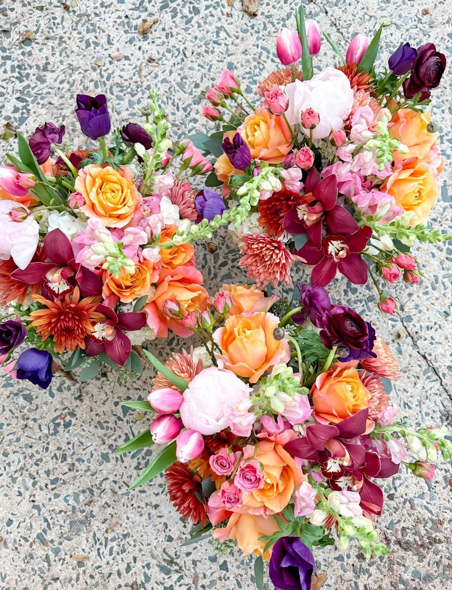 First round of Thanksgiving blooms are heading out! So very thankful to do what I love! Happy Thanksgiving week, everyone! 🧡