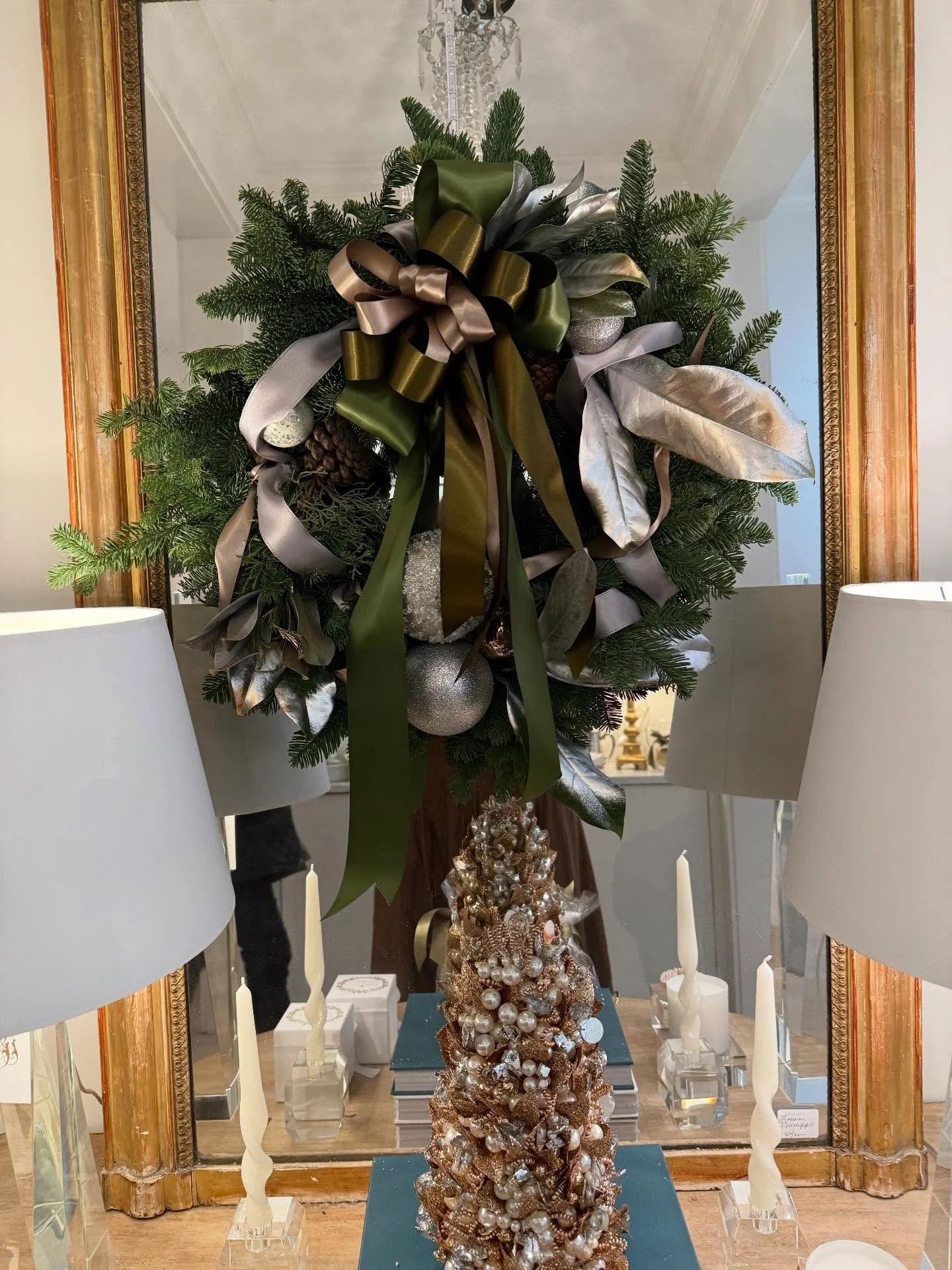 WREATH MANIA 🌲

There are a few left available for delivery or pick up! 
Message me with any questions!