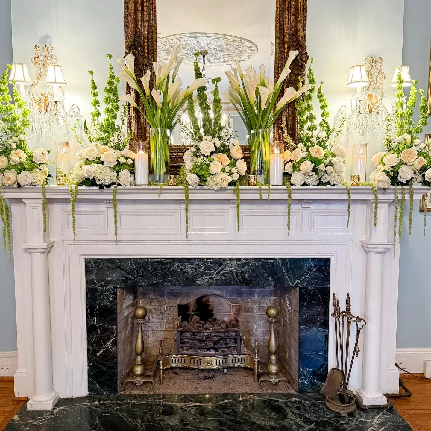 Florals that compliment their love 🤍