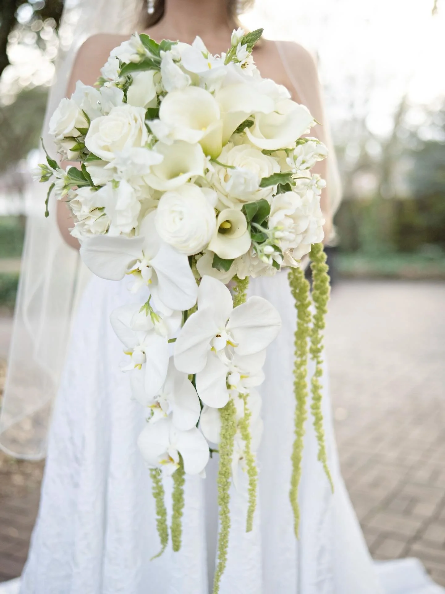 A moment for one of my favorite bridal bouquets to date 🤍