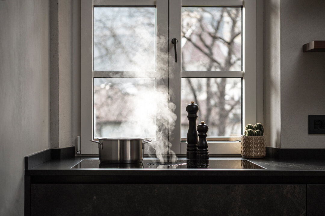 Bon appetit! The aroma of which delicacy will enchant the flat today and make your mouth water?​🥰​​​​​​​​
​​​​​​​​
#designapartment #bonappetit #cookingtime #delicious #kitchen #tastesouthtyrol #altoadige #s&uuml;dtirol #southtyrol #brixen #bressano