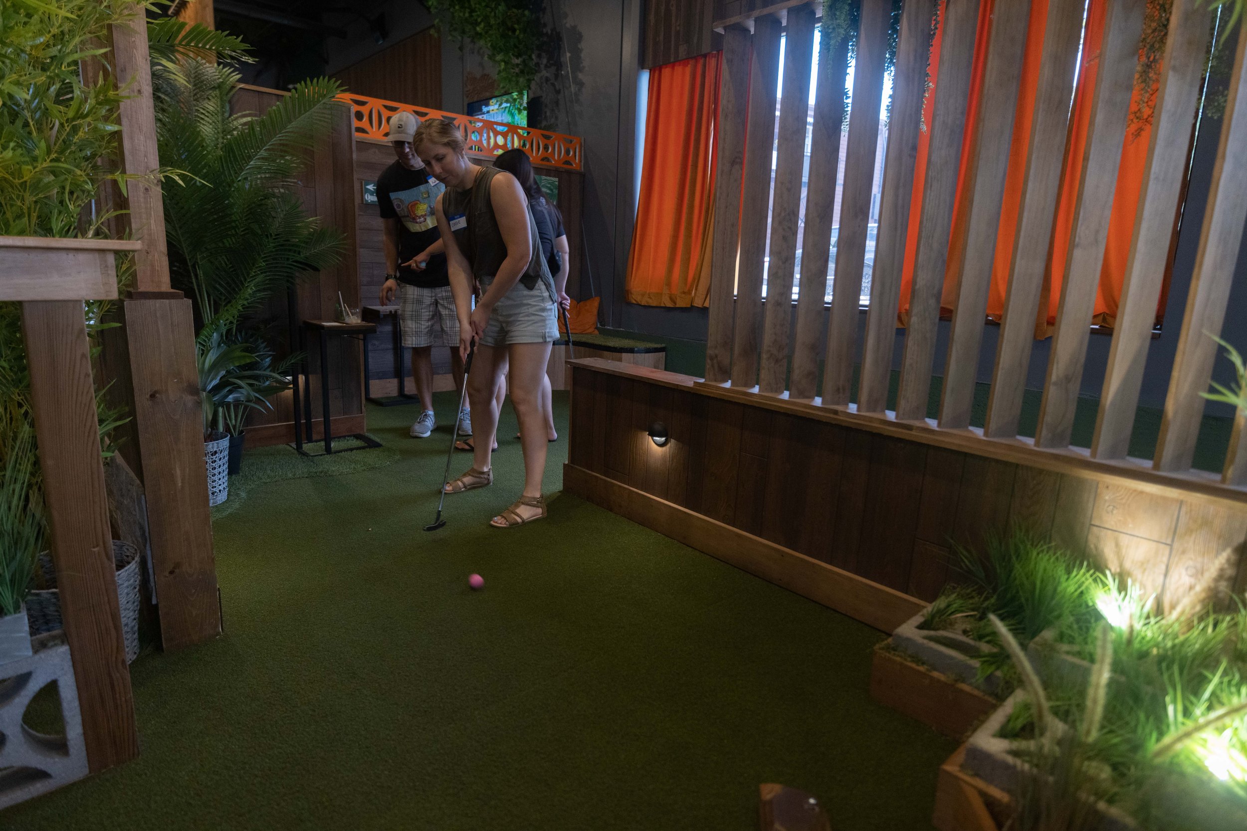  Attendees playing mini golf during Mini Golf Gathering for Grievers on 6.4.22 