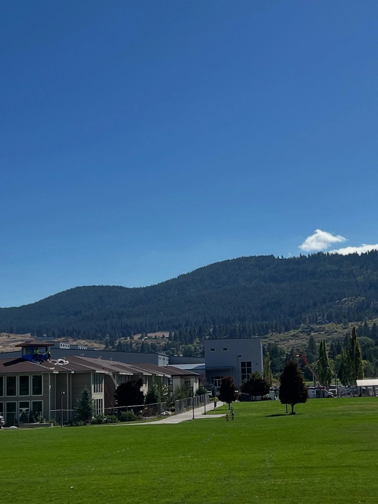 Our first time working in eastern Oregon, this time in the lovely town of La Grande. Grateful to support the coalition of local health authorities, with public health leaders from all the Oregon counties. 🙏🏼 also,
our state is gorgeous 😍 #oregonlo