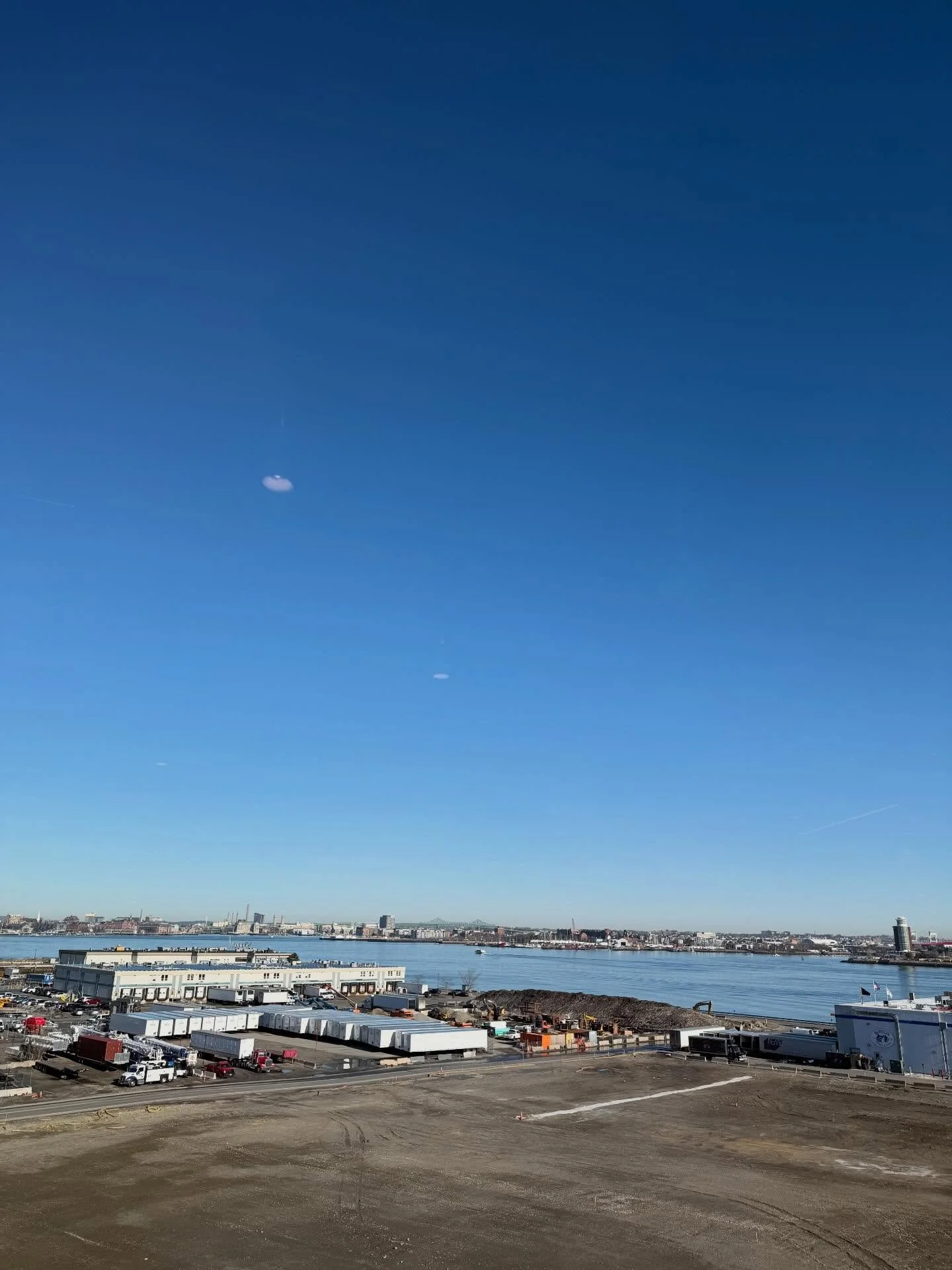 Beautiful day at the Boston harbor 🛥️ great day graphic recording at a company on-site - drawing conversations of vision, strategy, and organizational health 🖊️ #gratitude