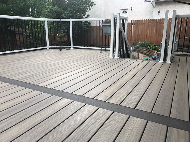 You can already feel that fall breeze in the air 🍂, which can only mean one thing.... time is ticking with the summer sunshine before.... 🥶❄️⁣⁣
⁣⁣
Get your deck built before the snow falls, so that you won&rsquo;t have to wait to enjoy your backyar
