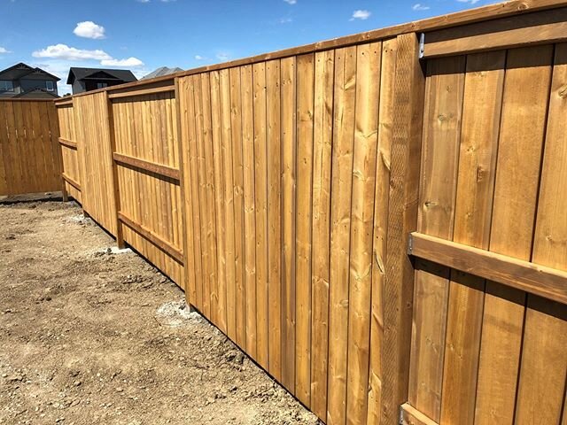 Another wood fence completed in @brightoncommunity 🙌🏼⁣
⁣
#yxefences #yxedecks #fenceanddeck #saskatoonbusiness #yxebuilder #yxebusiness  #yxeconstruction #yxe #saskatoonconstruction #construction #yxeliving #yxelocal #beforeandafterreno #beforeanda