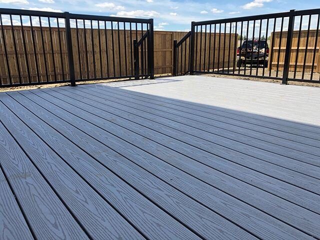 Such a beautiful week in Saskatoon ☀️ ⁣
⁣
Our team completed  a composite deck with black regal railing for our client, just in time to BBQ &amp; relax this weekend! 🥩🌭⁣
⁣
#yxefences #yxedecks #fenceanddeck #saskatoonbusiness #yxebuilder #yxebusine