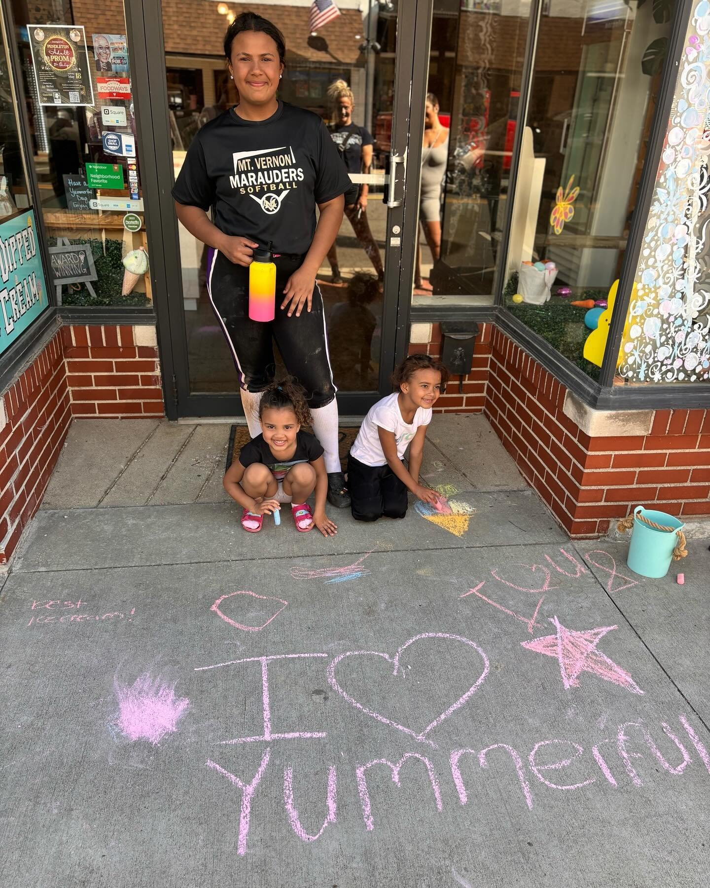 Today&rsquo;s sidewalk art is brought to you by some of Yummerful&rsquo;s cutest customers🍦 Open til 7 today, see you soon!