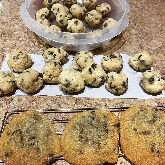 Look what just came out of the oven! @reedleychamber @reedleydowntown #chocolatechipcookies