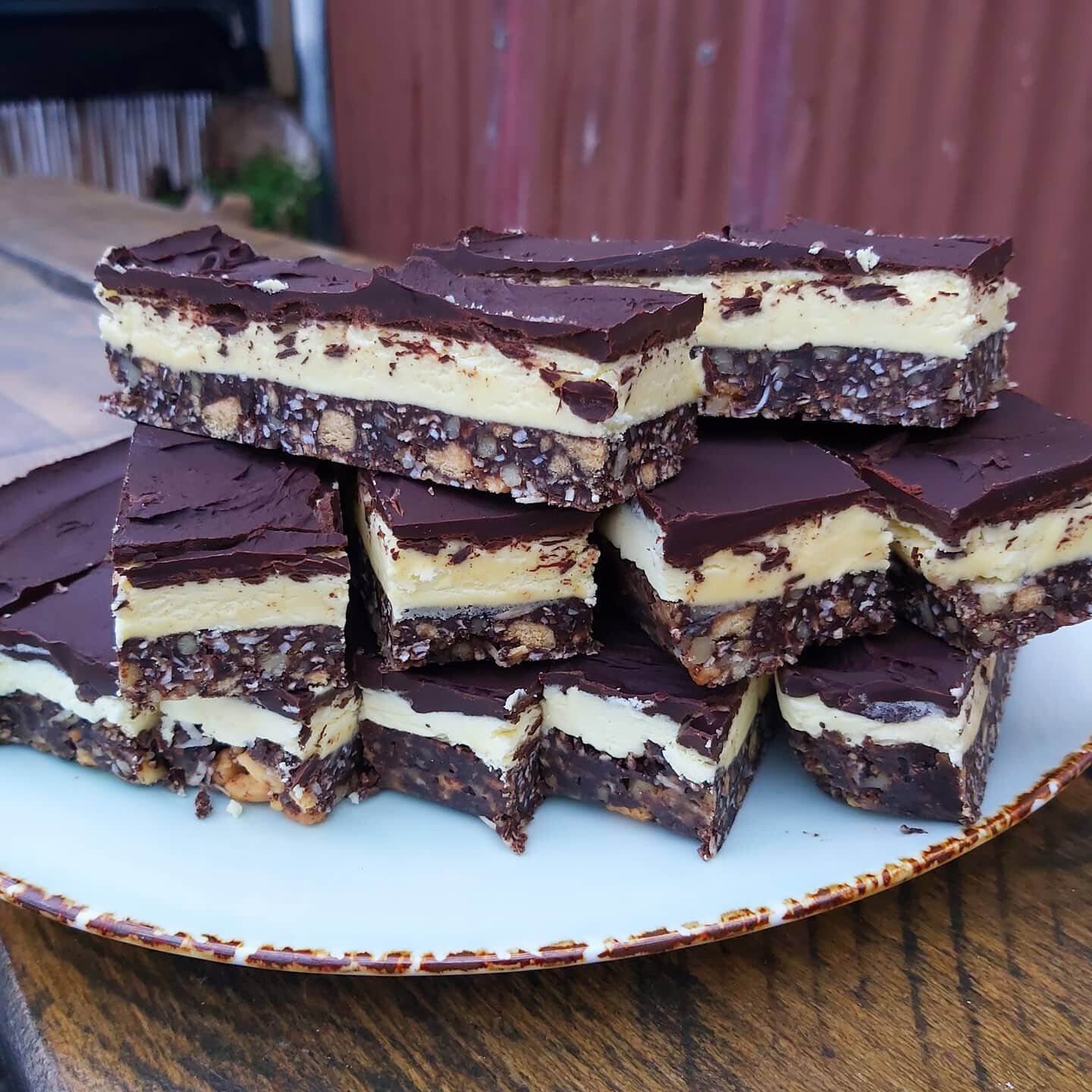 It's that time of the year!
Canada Day on July 1st
I'm taking orders now for Nanaimo Bar Slabs uncut. $30 for regular or $35 for gluten free. Pick up from the Cafe on June 30th.
Email me if you'd like one
coolsvillecartel@gmail.com 

❤ Lindsay 🇨🇦


