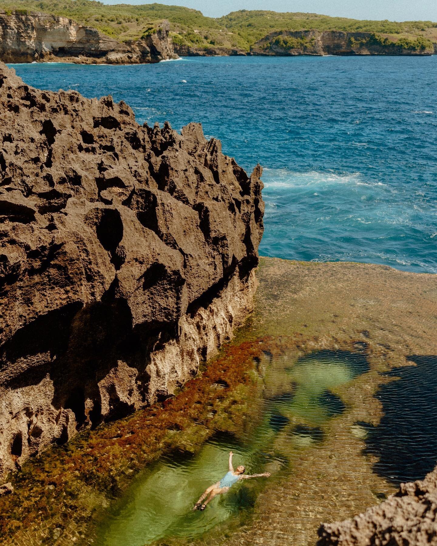 A natural swimming pool on the side of the ocean??? Say less 🌊🤠👙👏🏼

#balitravelguide #baliisland #nusapenida #nusapenidaisland #nusapenidatour #balitravels #balitravels #nusapenidabali #indonesiatravel #balilifestyle