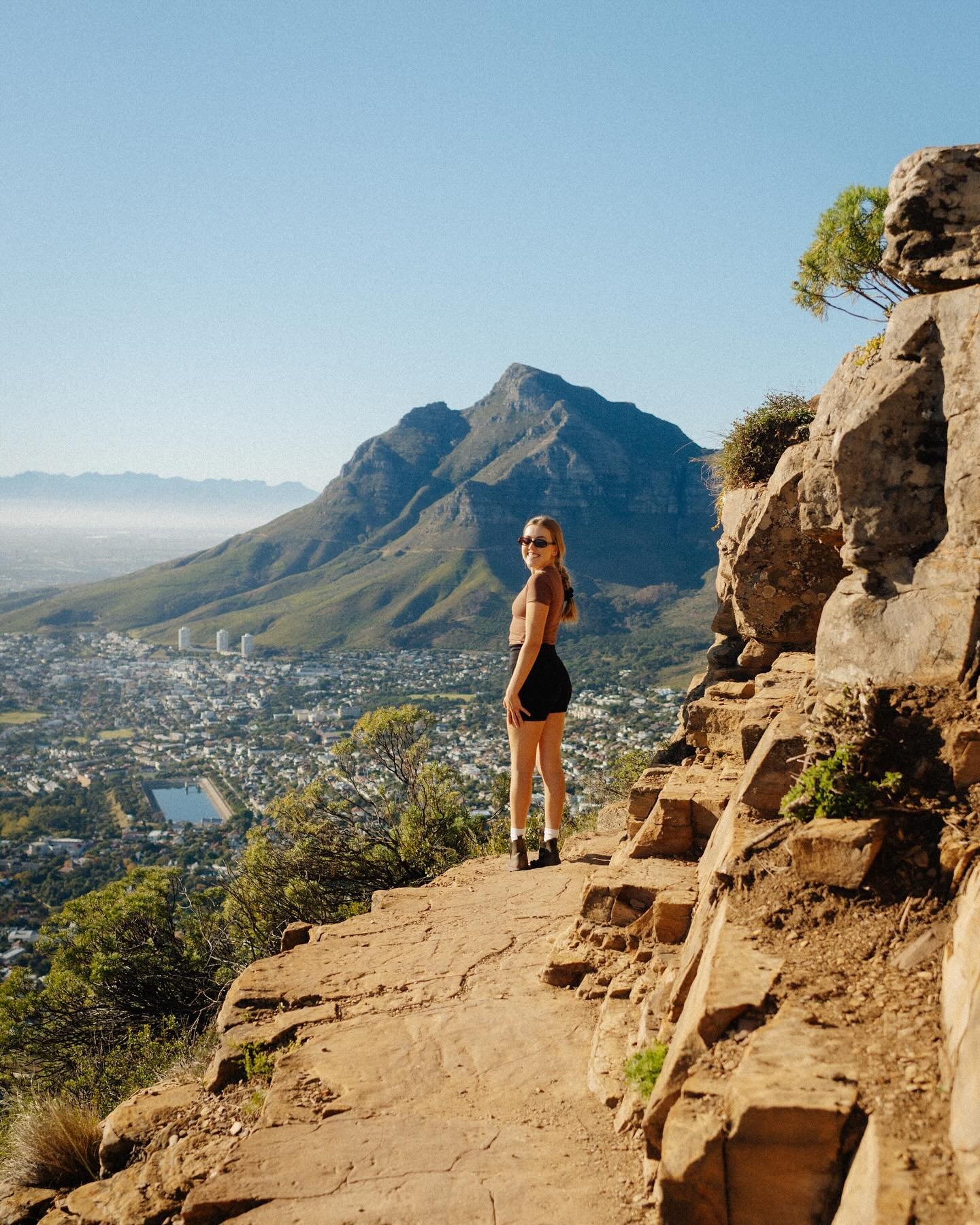 Cape Town showing off again 😮&zwj;💨

#capetownmag #capetowntourism #capetown #lionshead #lionsheadmountain #capetownphotographer #capetownlife #capetownguide #capetownfoodie